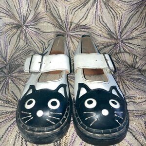 Vintage - TredAir Black & Cat White MaryJanes